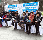 با کتاب به جنگ تفنگ برویم!